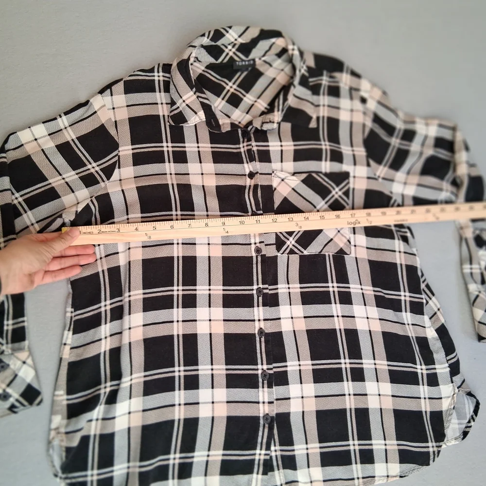 TORRID SIZE 00 Black & Cream Plaid Button-Front Shirt - Picture 3 of 7